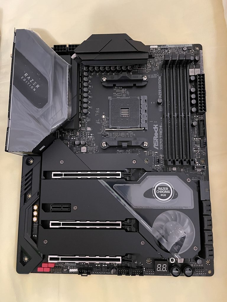 RAZER.jpg RAZER.jpg