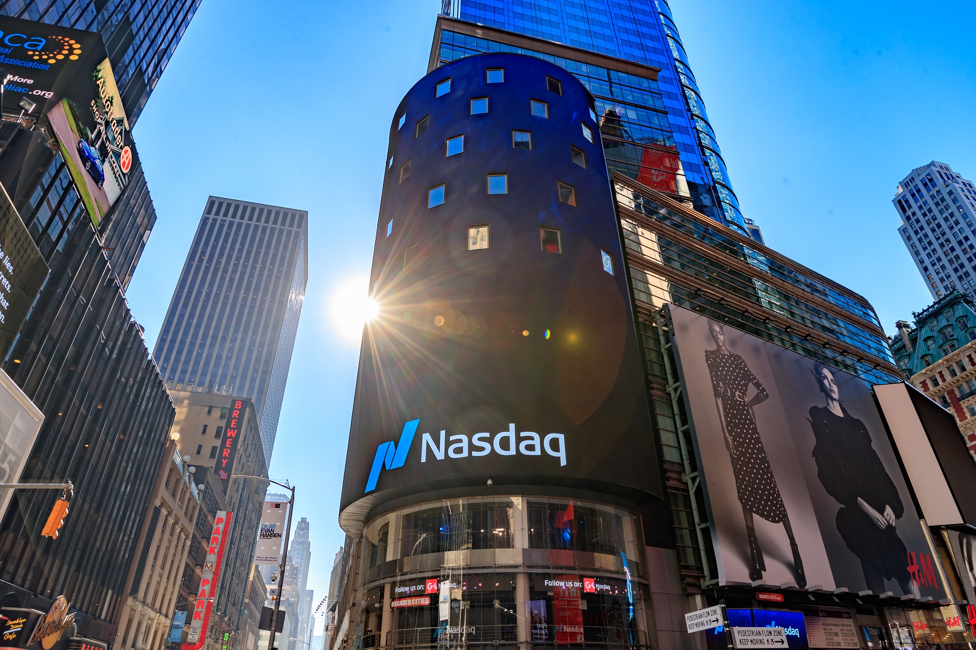 nasdaq-tower-6727483.jpg