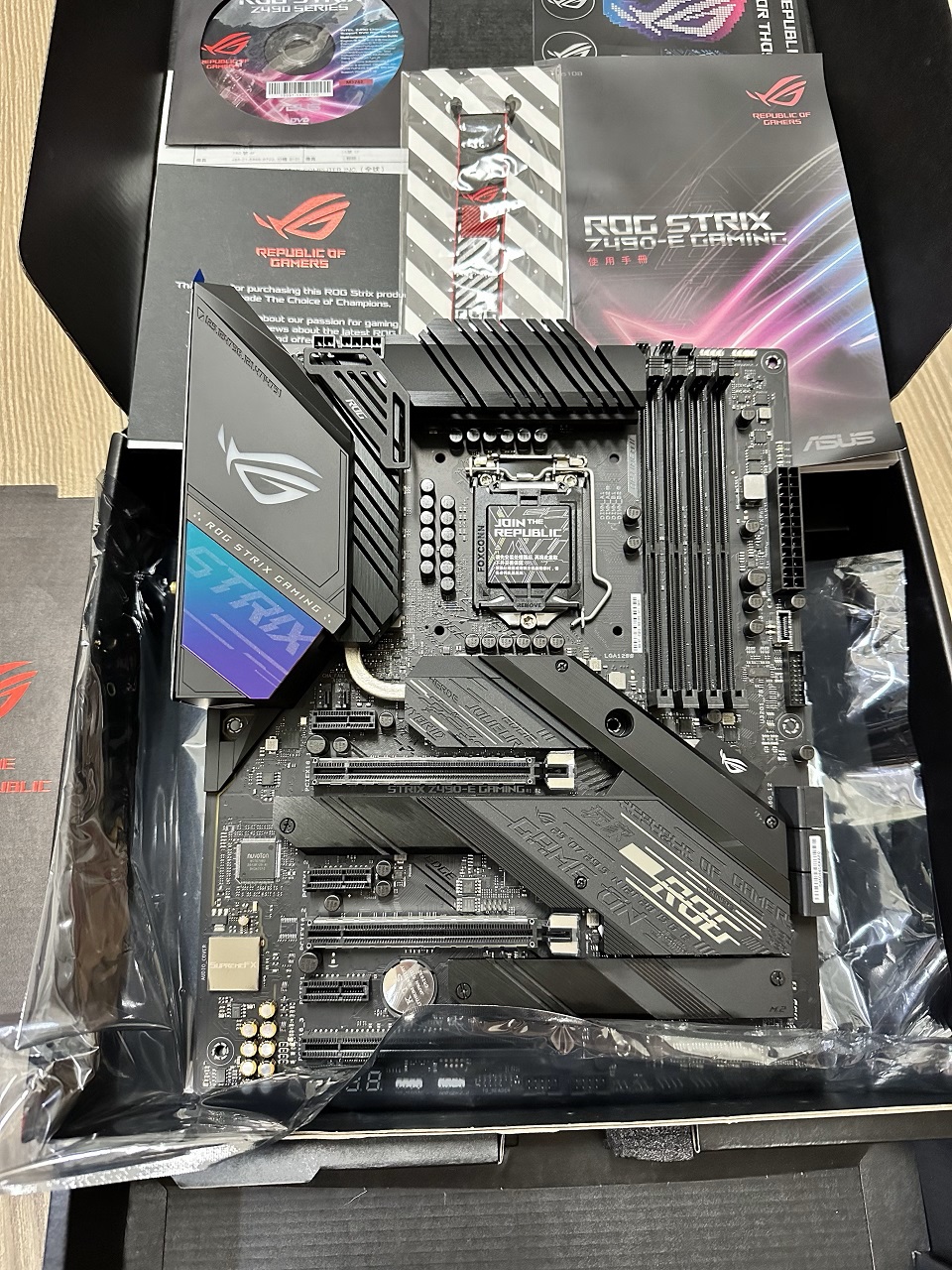 已售出- [全省售]ASUS 華碩ROG STRIX Z490-E GAMING 1200腳位電競主機