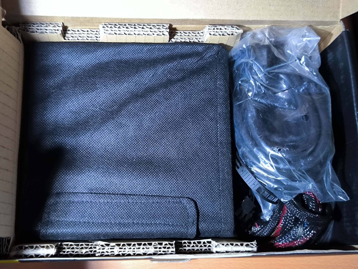 Antec-550W-2.jpg